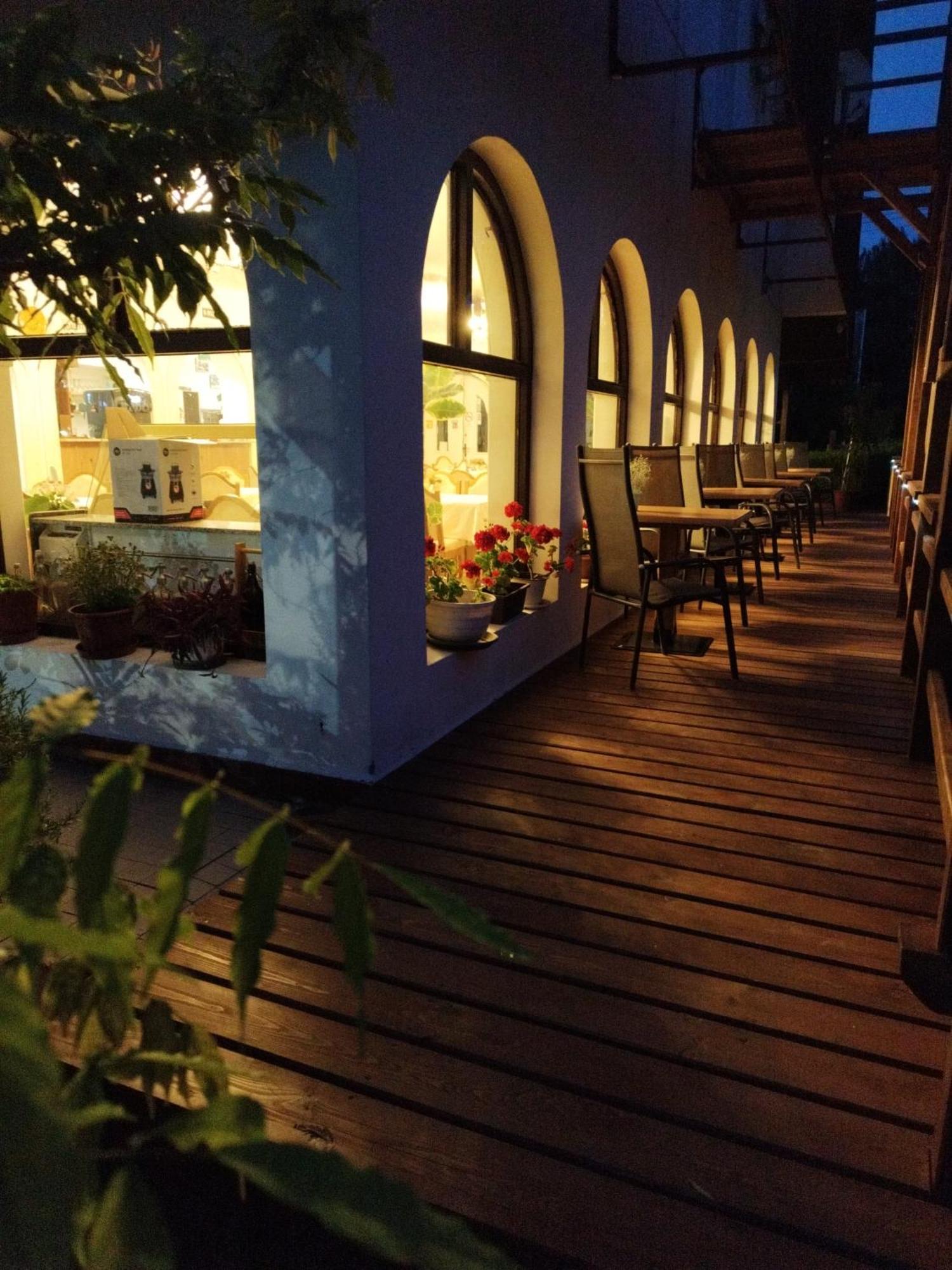 Margareta Etterem Es Vendeghaz Gasthaus Balatonberény Exterior photo