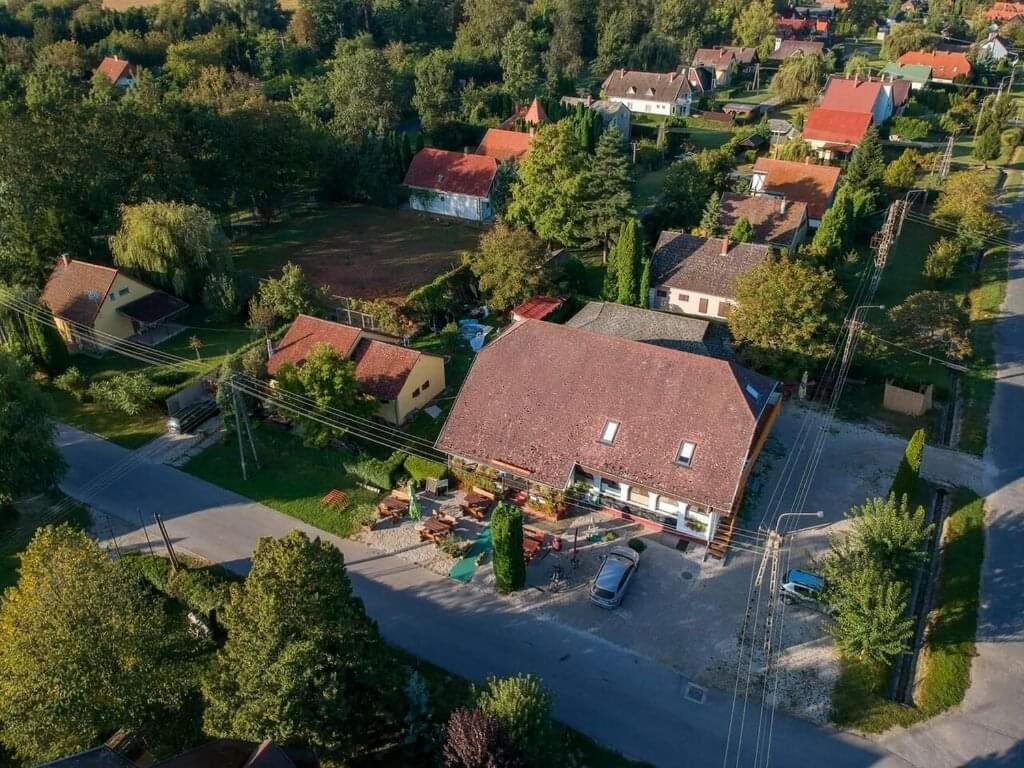Margareta Etterem Es Vendeghaz Gasthaus Balatonberény Exterior photo